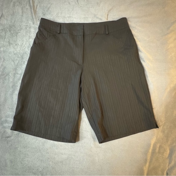 Nike Golf Shorts
#1025 - Picture 1 of 11